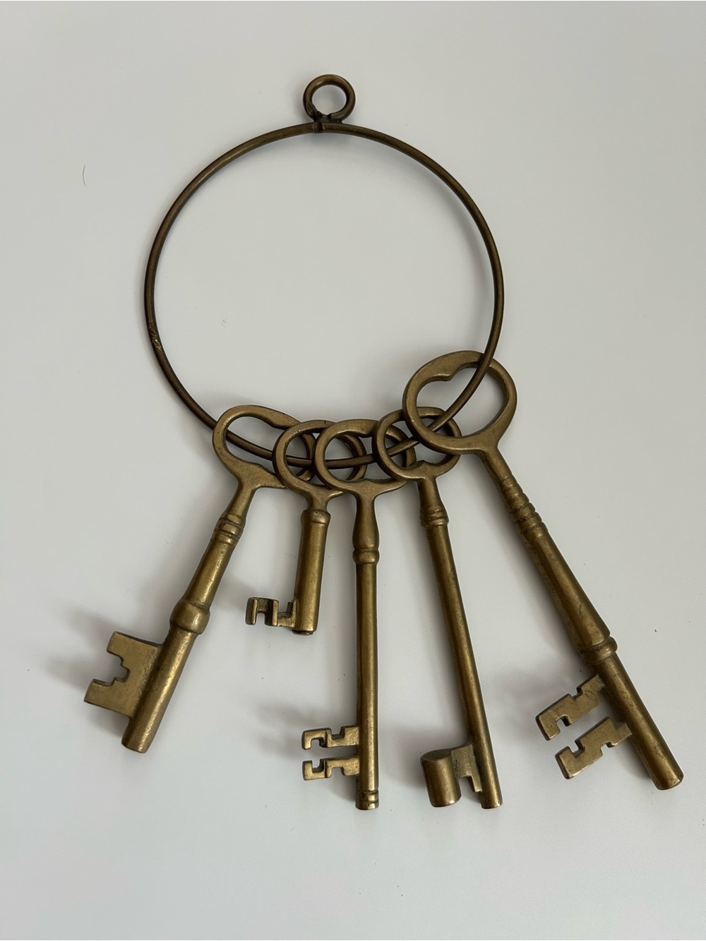 Vintage Brass Skeleton 5 Keys Ring
Heavy
Large
Decorative
Dungeon
Jail
Prop
Old